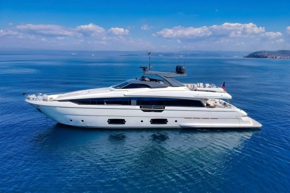 Motor Yachts for charter