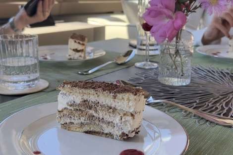 Review img # 9 of the yacht CHERRY