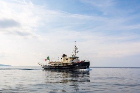 Review img # 11 of the yacht DP MONITOR