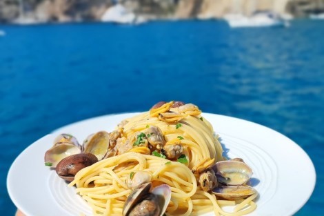 Review img # 5 of the yacht FOREVER ROSANNA