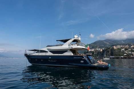 Review img # 6 of the yacht Resilience